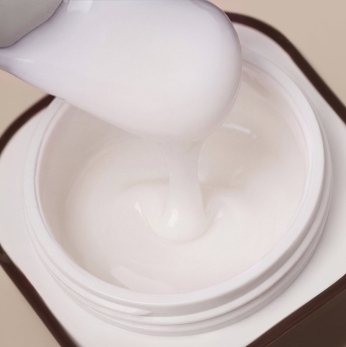Baza Cover - Milky White, 12 ml , (borcan) 9Muffin's